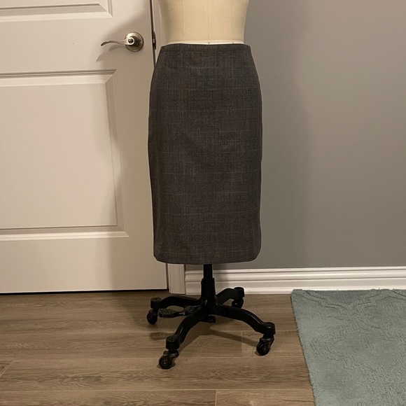 🍁4 for$25🍁Banana Republic Gray Plaid Wool Skirt - Picture 2 of 8